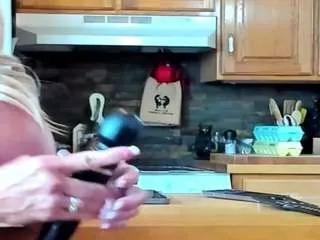 musclemama4u from CamSoda is Freechat