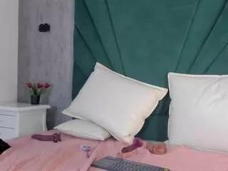 naaomi-hills from CamSoda is Freechat