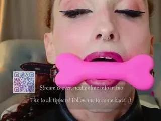 queenxofxtease from CamSoda is Freechat