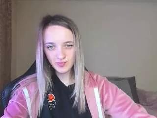 rousereedd from CamSoda is Freechat