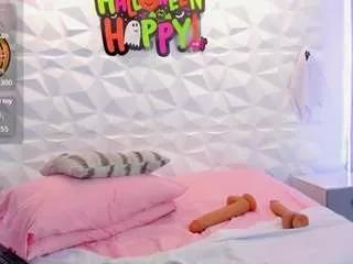 salem-cute from CamSoda is Freechat