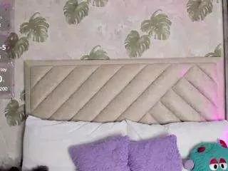 Photos of samanthaduque1 from CamSoda is Freechat