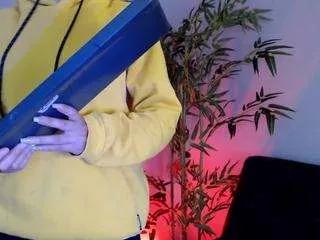 saraa-doll from CamSoda is Freechat