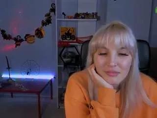 suzi-love from CamSoda is Freechat