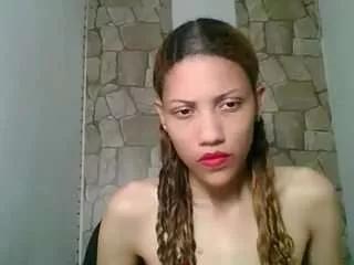 sweetlittleew from CamSoda is Freechat