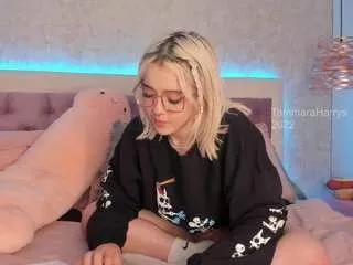 Girls free live sex cams: Check out the satisfaction of typing and cam2cam with our sensual livestreamers, who will teach you all about temptation and desires with their smoking hot physiques.
