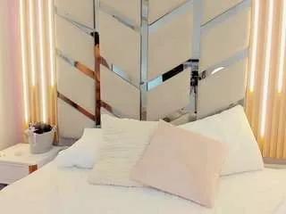victoria-moon from CamSoda is Freechat