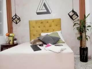 violeta-sweet118 from CamSoda is Freechat