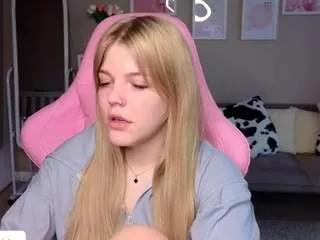 yourl1ttleangel from CamSoda is Freechat
