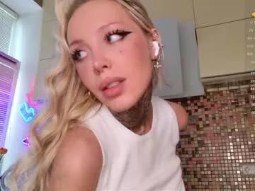 Girls free live sex cams: Check out the satisfaction of typing and cam2cam with our sensual livestreamers, who will teach you all about temptation and desires with their smoking hot physiques.