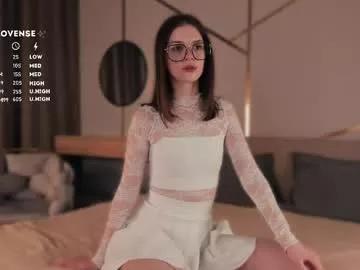 Spur your dreams, talk and cam2cam with smoking hot bigclit and assplay freechat cam hosts. Our picks of naughty trimmed-white, strapon & cheapest-privates-white live cams will incite your thirst. Discover their live productions here for free!