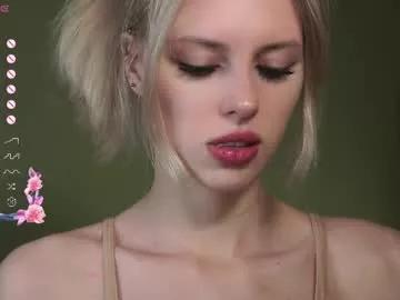 Girls free live sex cams: Check out the satisfaction of typing and cam2cam with our sensual livestreamers, who will teach you all about temptation and desires with their smoking hot physiques.