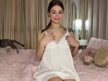 Spur your dreams, talk and cam2cam with smoking hot bigclit and assplay freechat cam hosts. Our picks of naughty trimmed-white, strapon & cheapest-privates-white live cams will incite your thirst. Discover their live productions here for free!