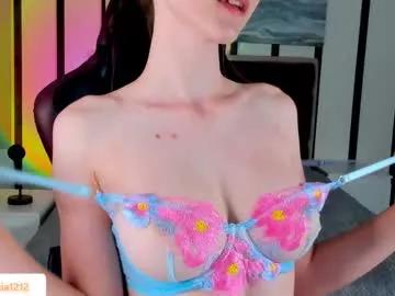 Girls free live sex cams: Check out the satisfaction of typing and cam2cam with our sensual livestreamers, who will teach you all about temptation and desires with their smoking hot physiques.