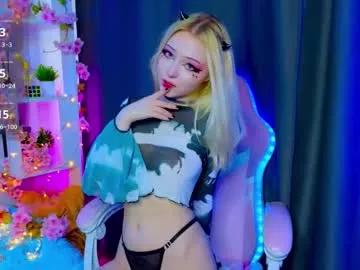 Appease your wackiest adult live sex cam feed whims with our nasty page! Go in and peek our huge showcase of nasty cam hosts today! 