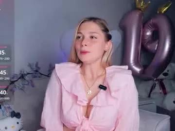 Girls free live sex cams: Check out the satisfaction of typing and cam2cam with our sensual livestreamers, who will teach you all about temptation and desires with their smoking hot physiques.