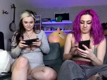 Girls free live sex cams: Check out the satisfaction of typing and cam2cam with our sensual livestreamers, who will teach you all about temptation and desires with their smoking hot physiques.