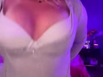Girls free live sex cams: Check out the satisfaction of typing and cam2cam with our sensual livestreamers, who will teach you all about temptation and desires with their smoking hot physiques.