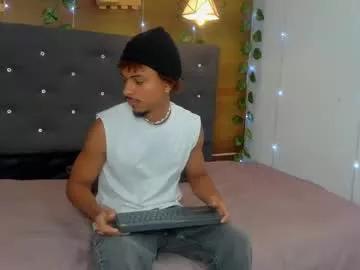 Discover the thrill of findom with our livestreamers, featuring butt-naked wildness while dancing and playing with their intimate vibrating toys.