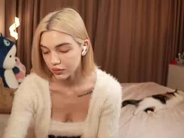 Spur your dreams, talk and cam2cam with smoking hot bigclit and assplay freechat cam hosts. Our picks of naughty trimmed-white, strapon & cheapest-privates-white live cams will incite your thirst. Discover their live productions here for free!