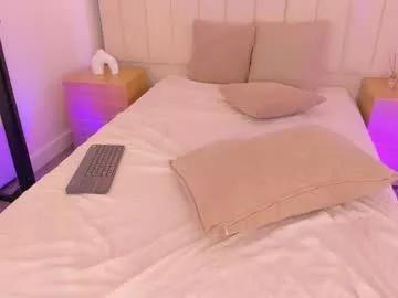 Girls free live sex cams: Check out the satisfaction of typing and cam2cam with our sensual livestreamers, who will teach you all about temptation and desires with their smoking hot physiques.