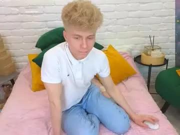 Girls free live sex cams: Check out the satisfaction of typing and cam2cam with our sensual livestreamers, who will teach you all about temptation and desires with their smoking hot physiques.