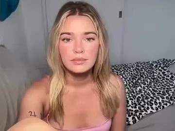 Girls free live sex cams: Check out the satisfaction of typing and cam2cam with our sensual livestreamers, who will teach you all about temptation and desires with their smoking hot physiques.