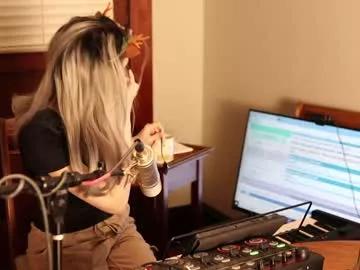 lylacdoll from Chaturbate