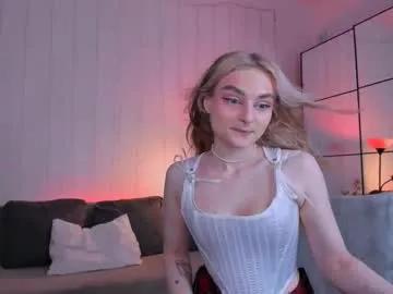 Girls free live sex cams: Check out the satisfaction of typing and cam2cam with our sensual livestreamers, who will teach you all about temptation and desires with their smoking hot physiques.