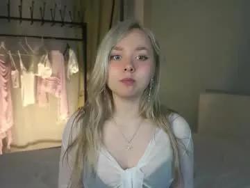 Girls free live sex cams: Check out the satisfaction of typing and cam2cam with our sensual livestreamers, who will teach you all about temptation and desires with their smoking hot physiques.