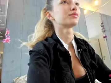 Girls free live sex cams: Check out the satisfaction of typing and cam2cam with our sensual livestreamers, who will teach you all about temptation and desires with their smoking hot physiques.