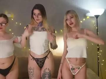 Spur your dreams, talk and cam2cam with smoking hot bigclit and assplay freechat cam hosts. Our picks of naughty trimmed-white, strapon & cheapest-privates-white live cams will incite your thirst. Discover their live productions here for free!