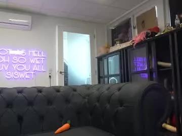 Girls free live sex cams: Check out the satisfaction of typing and cam2cam with our sensual livestreamers, who will teach you all about temptation and desires with their smoking hot physiques.
