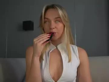 Spur your dreams, talk and cam2cam with smoking hot bigclit and assplay freechat cam hosts. Our picks of naughty trimmed-white, strapon & cheapest-privates-white live cams will incite your thirst. Discover their live productions here for free!