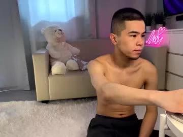 Girls free live sex cams: Check out the satisfaction of typing and cam2cam with our sensual livestreamers, who will teach you all about temptation and desires with their smoking hot physiques.