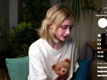 Girls free live sex cams: Check out the satisfaction of typing and cam2cam with our sensual livestreamers, who will teach you all about temptation and desires with their smoking hot physiques.