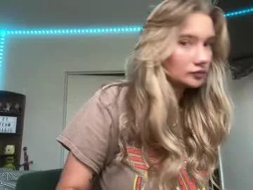 Girls free live sex cams: Check out the satisfaction of typing and cam2cam with our sensual livestreamers, who will teach you all about temptation and desires with their smoking hot physiques.