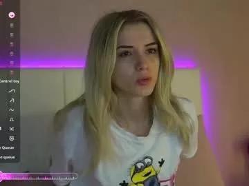 Girls free live sex cams: Check out the satisfaction of typing and cam2cam with our sensual livestreamers, who will teach you all about temptation and desires with their smoking hot physiques.