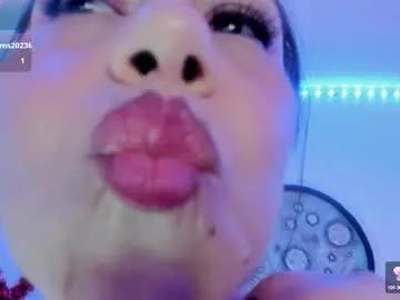 yelena_owens from Chaturbate