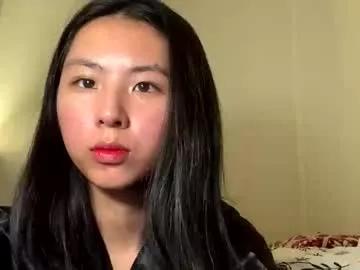 yoursweetestkiwi model from Chaturbate