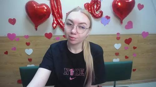 Girls free live sex cams: Check out the satisfaction of typing and cam2cam with our sensual livestreamers, who will teach you all about temptation and desires with their smoking hot physiques.