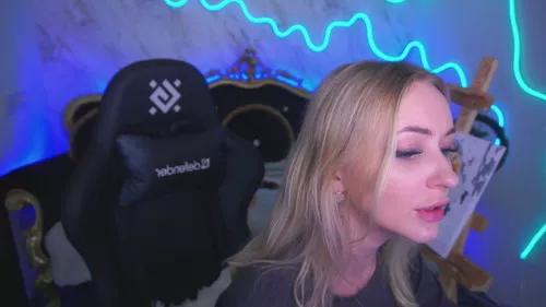 Girls free live sex cams: Check out the satisfaction of typing and cam2cam with our sensual livestreamers, who will teach you all about temptation and desires with their smoking hot physiques.