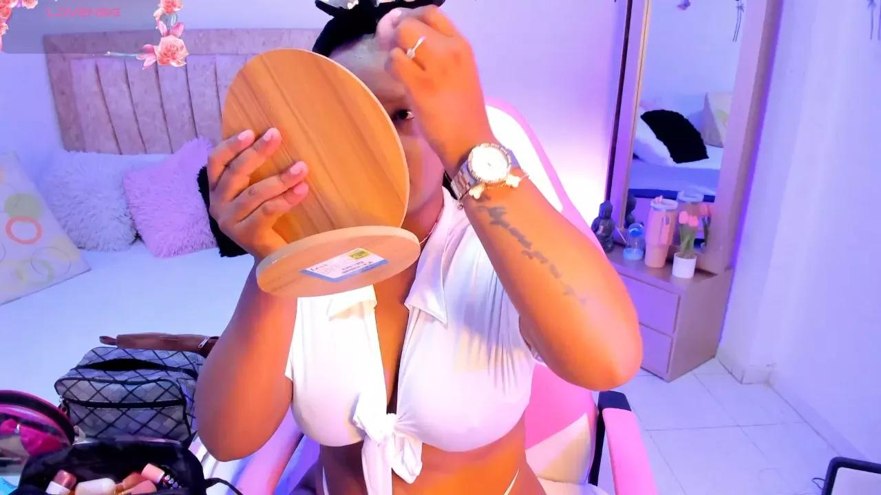Photos of laurinmonroe from Cherry is Freechat