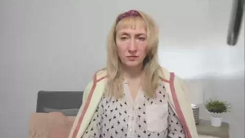Girls free live sex cams: Check out the satisfaction of typing and cam2cam with our sensual livestreamers, who will teach you all about temptation and desires with their smoking hot physiques.
