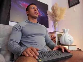 aaron_strong from Flirt4Free is Freechat