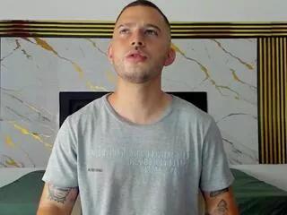 aharon_valentino from Flirt4Free is Freechat