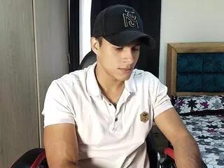 andy_corleone from Flirt4Free is Freechat
