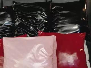 Girls free live sex cams: Check out the satisfaction of typing and cam2cam with our sensual livestreamers, who will teach you all about temptation and desires with their smoking hot physiques.