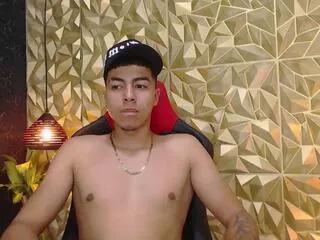 dante_coox from Flirt4Free is Freechat