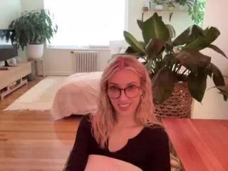 Girls free live sex cams: Check out the satisfaction of typing and cam2cam with our sensual livestreamers, who will teach you all about temptation and desires with their smoking hot physiques.